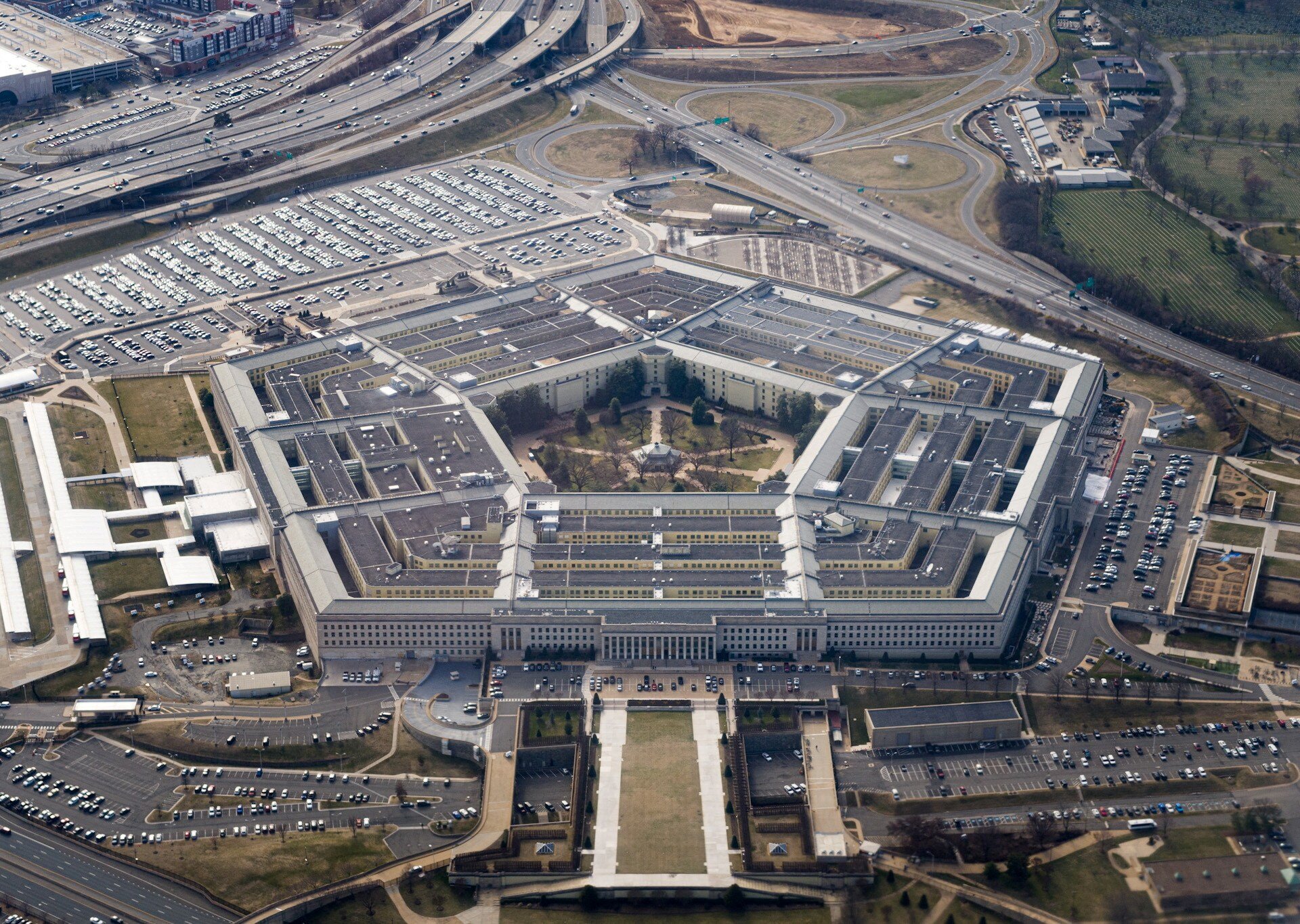 Firefighters on scene at Pentagon during ‘hazardous materials incident’ - Al Jazeera