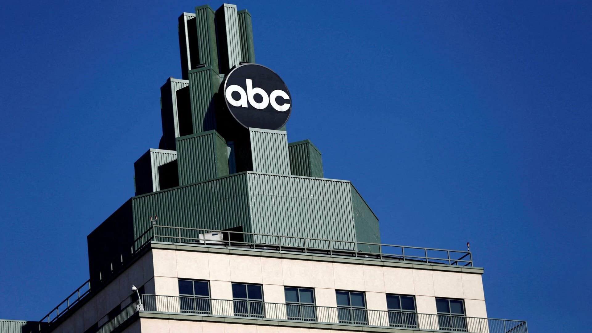 'I like their money': Trump threatens lawsuits against ABC for reporting on Reflecting Pool - CNBC
