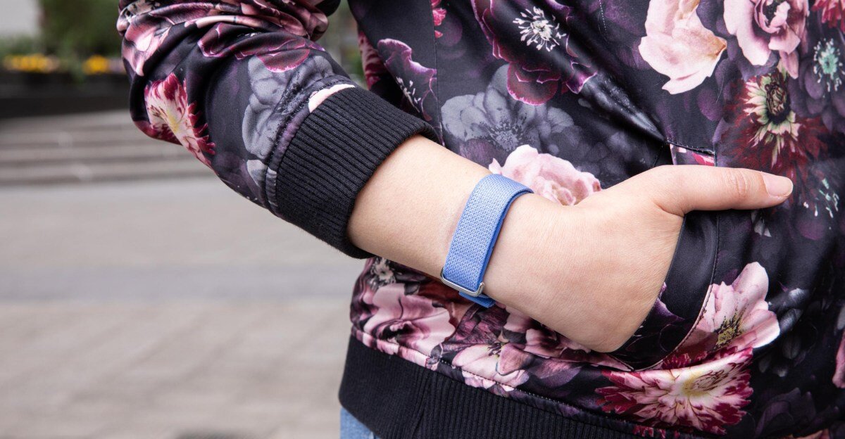 The Fitbit Air takes a smarter approach to the AI health dumpster fire - The Verge