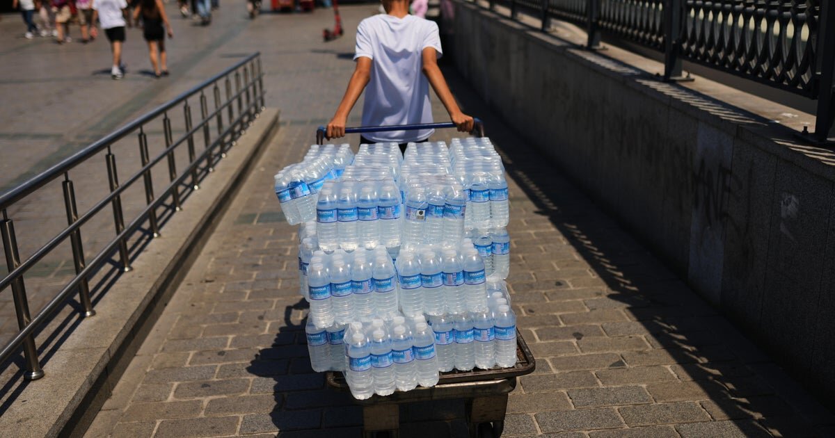France bans some outdoor drinking as heat wave threatens Europe - CBS News