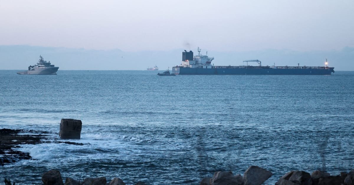 UK seizes Russian shadow fleet vessel in Channel - politico.eu