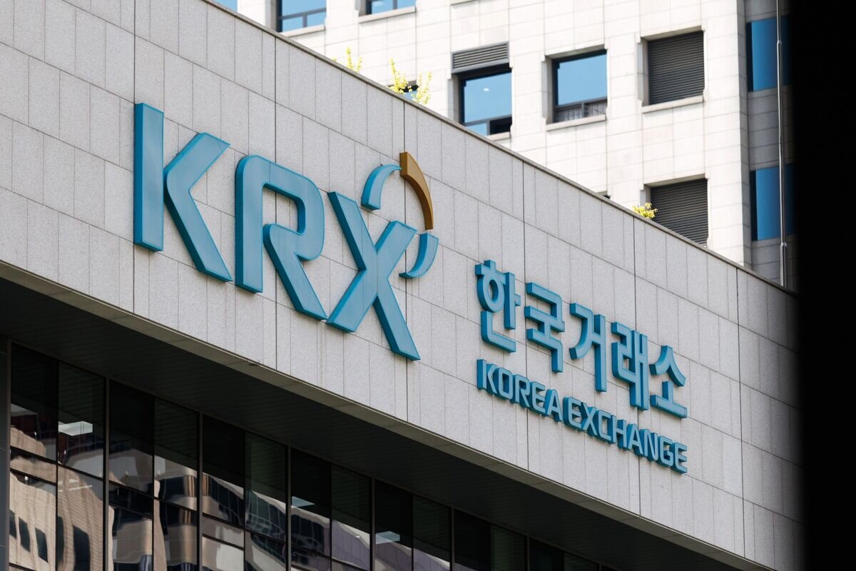 Korean Stocks Slump 6% as Chipmakers Hit by Renewed Selloff - Bloomberg.com