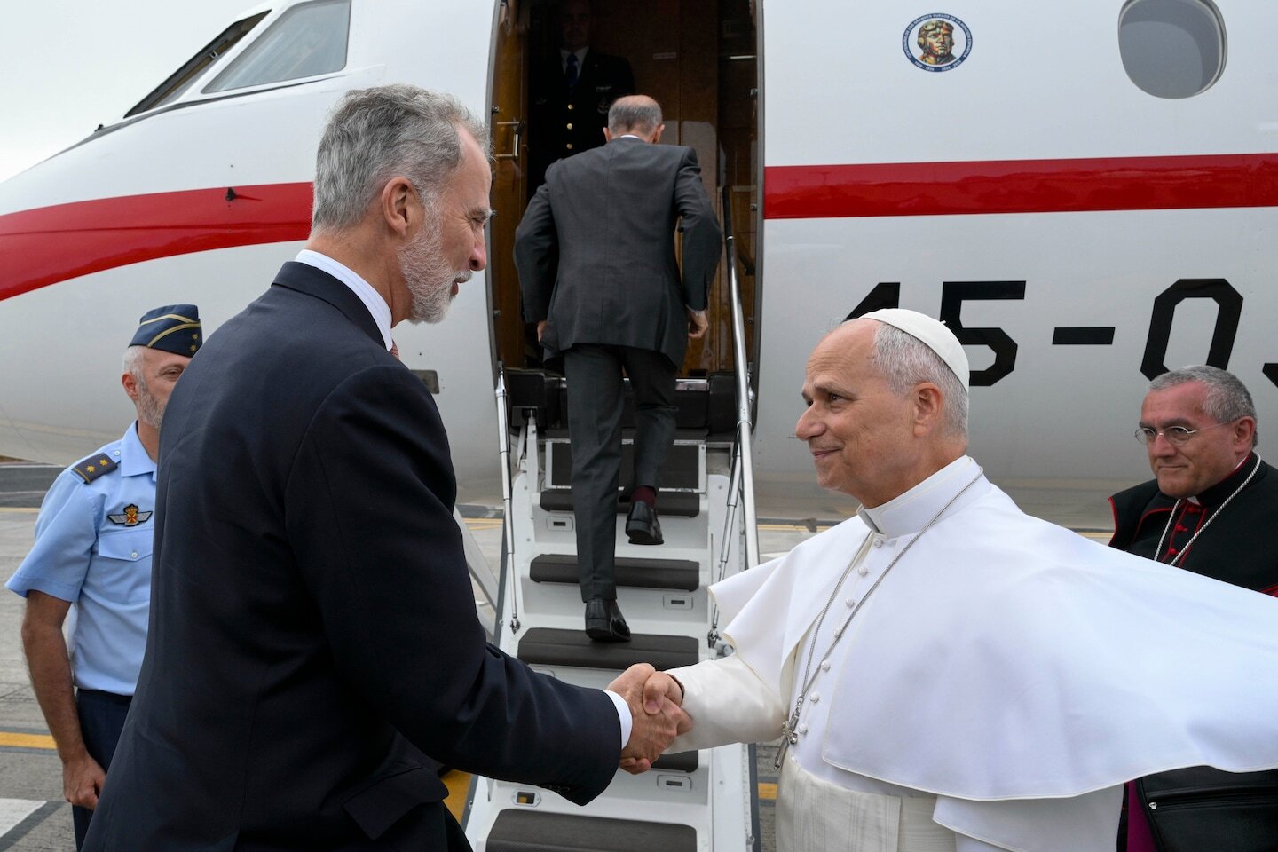 Pope Leo had to catch a ride from the king of Spain after plane’s engine failed - The Washington Post
