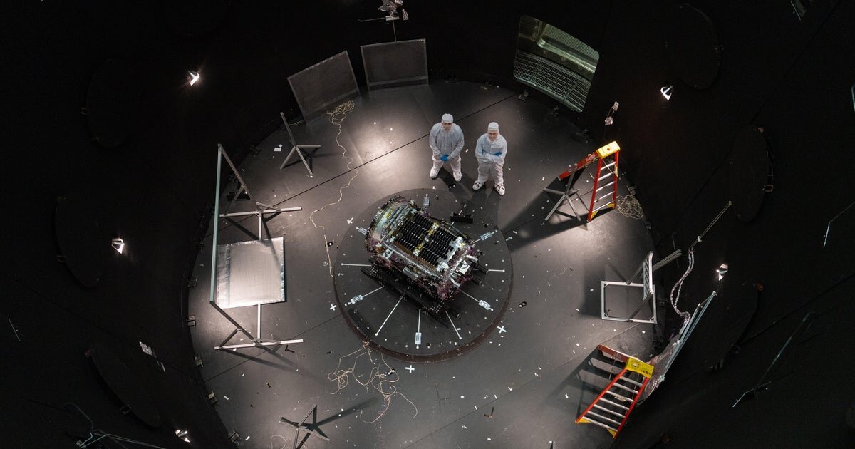 NASA prepares to launch daring rescue to save aging telescope from falling to Earth - CBS News