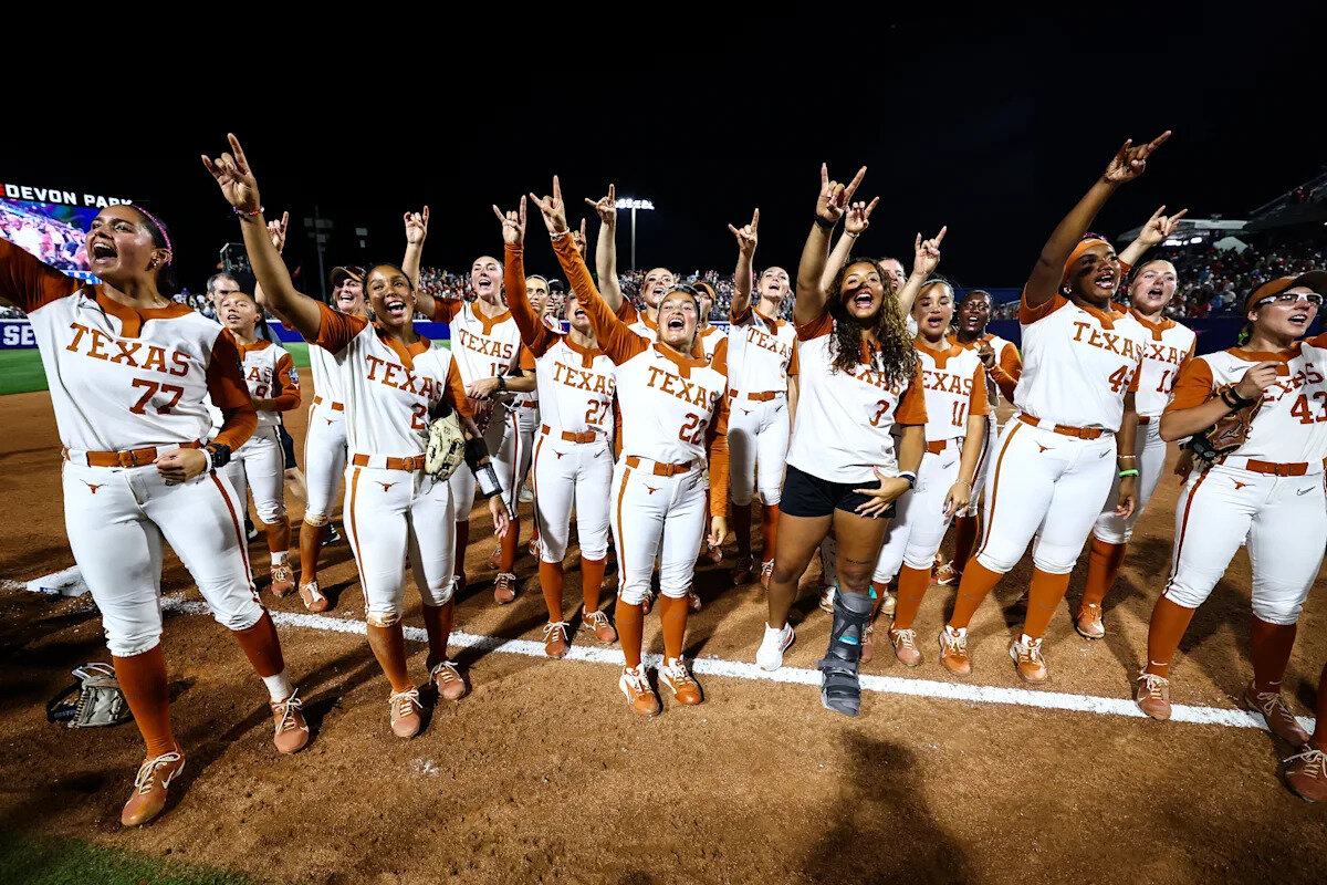 Texas defeats Texas Tech for second consecutive WCWS national championship, Teagan Kavan again wins Most Outstanding Player - Yahoo Sports