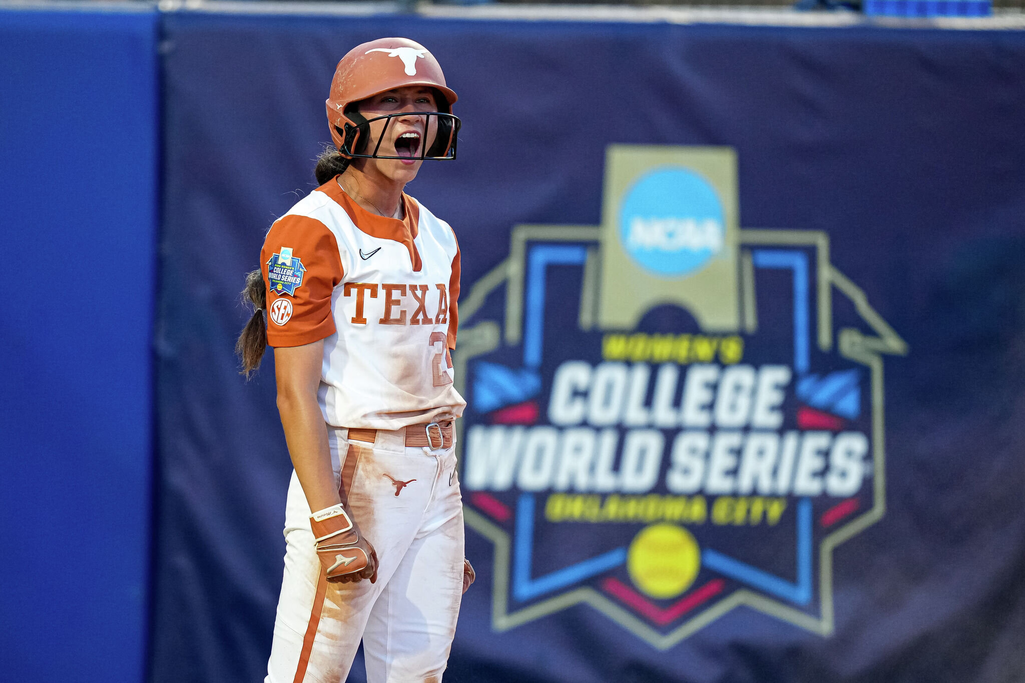 Live updates for Texas softball vs Texas Tech Game 2 of WCWS - Austin American-Statesman