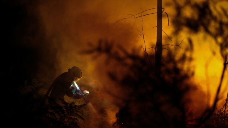Live updates: Firefighters struggle to control wildfires threatening Bordeaux as hotter weather looms - CNN