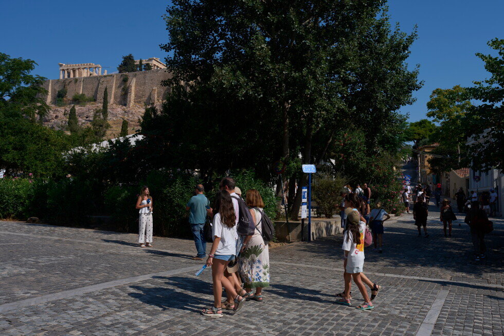 Man stabs tourists near the Acropolis in Athens, Greece - AP News