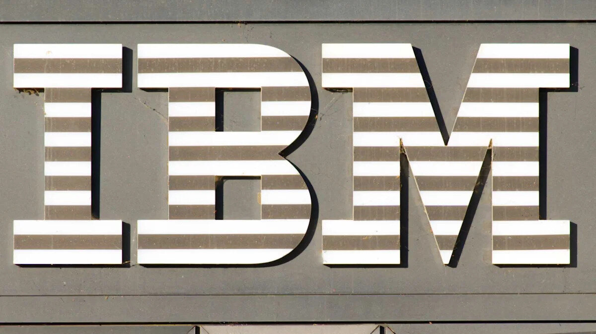 IBM stock plummets more than 25% on Q2 earnings warning - Yahoo Finance