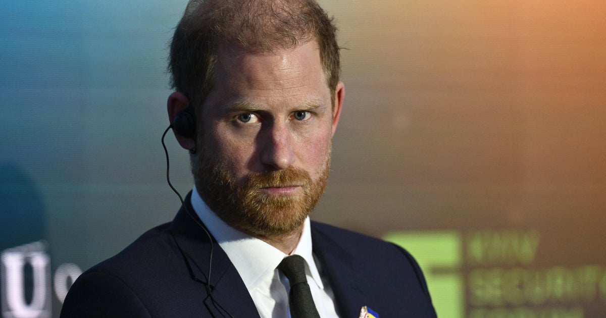 Buckingham Palace says Prince Harry not staying there on U.K. visit, contradicting his spokesperson - CBS News