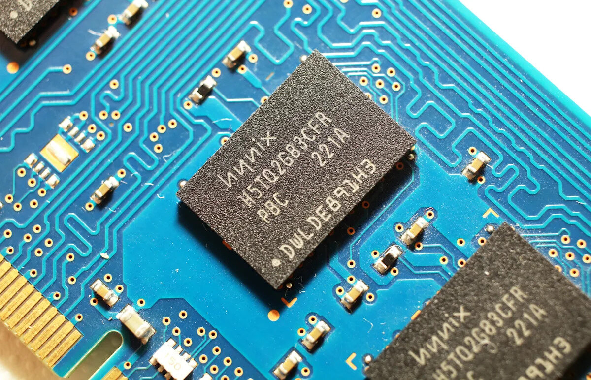 Micron, SK Hynix stocks sink as AI chip sell-off deepens - Yahoo Finance