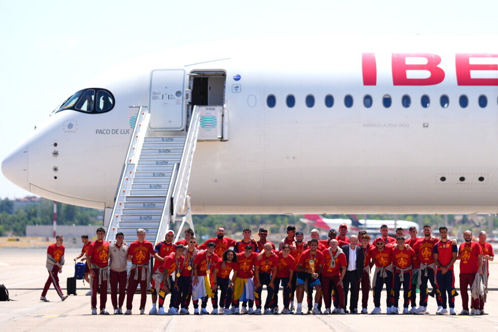 Spain’s World Cup champions return home for royal welcome and parade through Madrid - AP News
