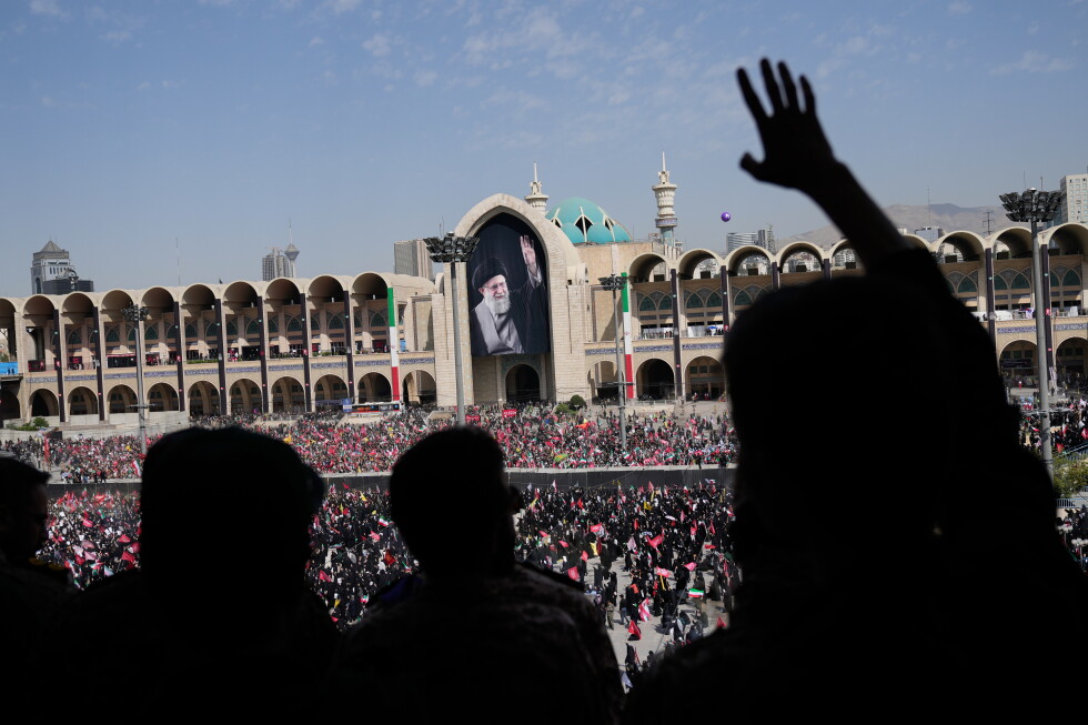 Iran begins dayslong funeral for the late Supreme Leader Ayatollah Ali Khamenei, killed in war - AP News