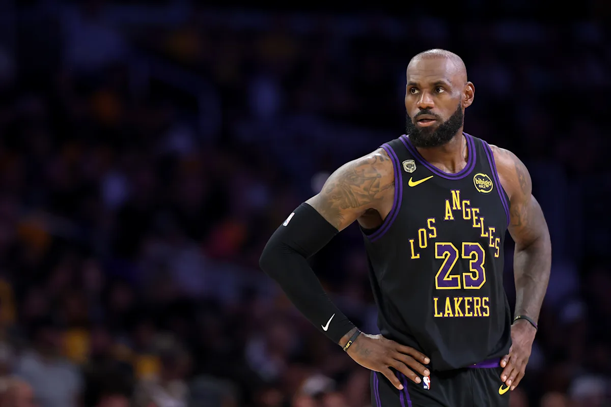 NBA free agency news 2026: LeBron James leaving Lakers, Warriors reportedly in pursuit; Clippers, Raptors continue Kawhi Leonard trade negotiations - Yahoo Sports Canada