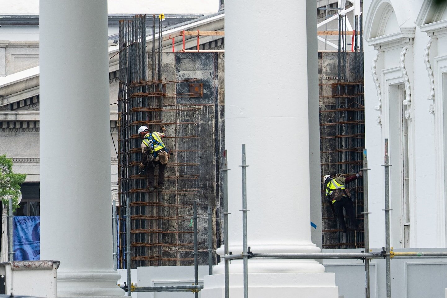 Trump is using a $500M no-bid contract to build his White House ballroom - The Washington Post
