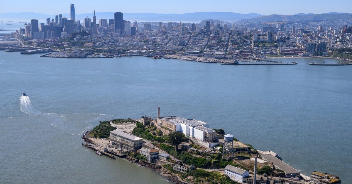 1 dead, 3 missing after boat capsizes near Alcatraz in San Francisco Bay - NBC News