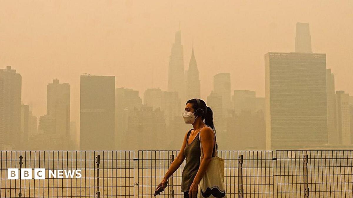 Dangerous wildfire smoke blankets large parts of Canada and the US - BBC