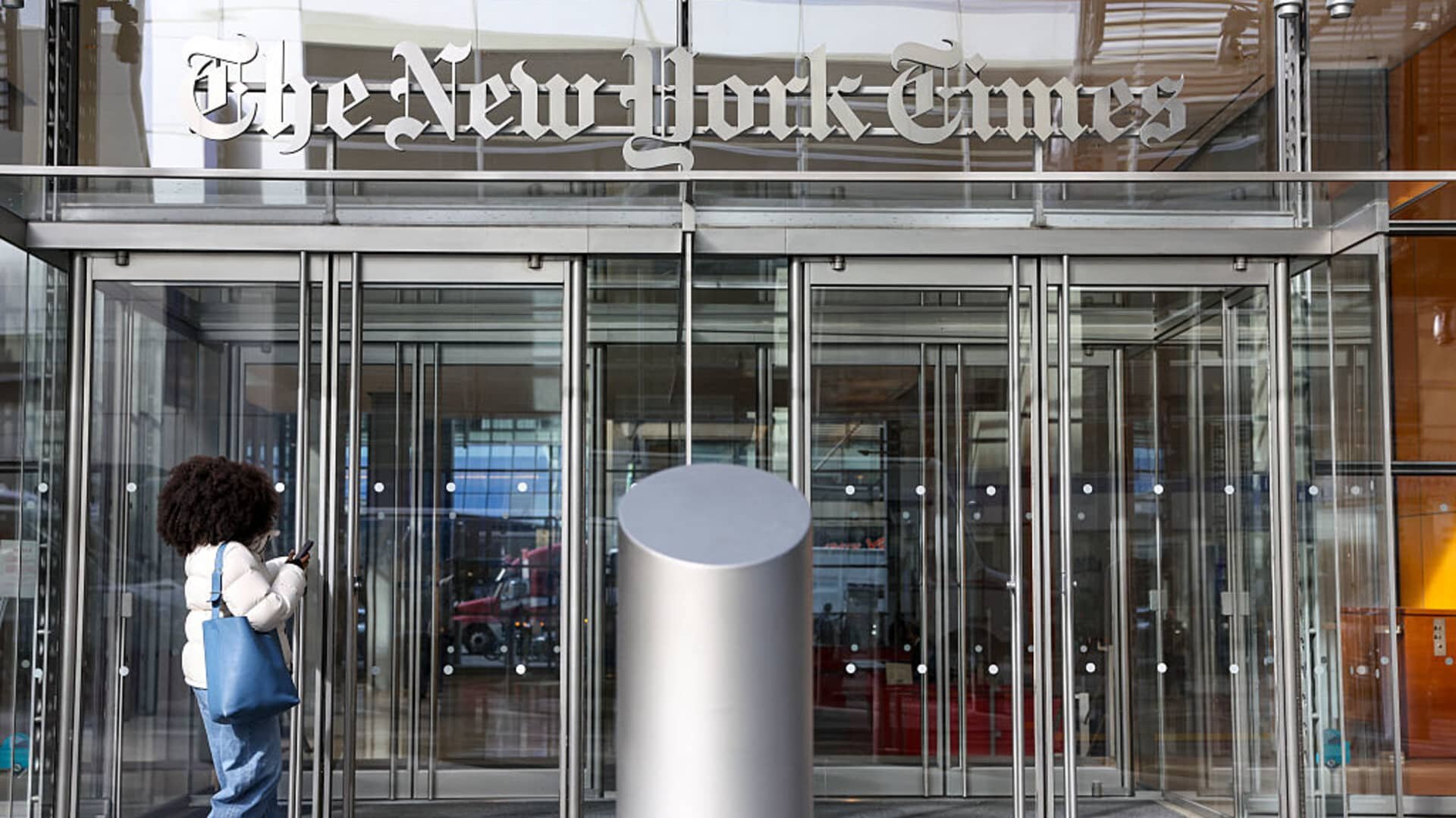 DOJ withdraws subpoenas to NY Times reporters in Trump plane probe - CNBC