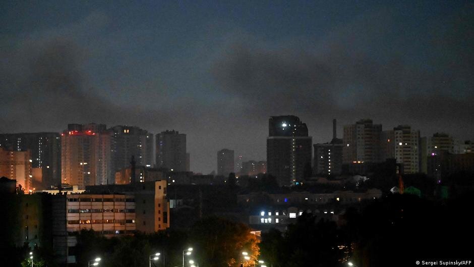Explosions in Kyiv after Zelenskyy warns of Russian strikes - DW.com