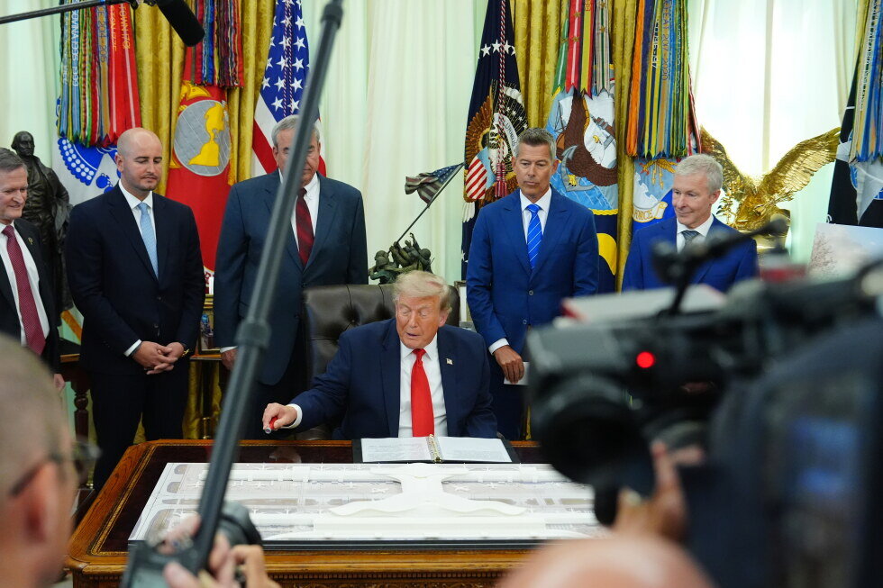 Trump announces a $22.5B makeover of Dulles airport that will eliminate the 'people movers' - AP News