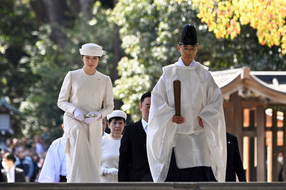 Japan’s parliament enshrines male-only succession for the shrinking imperial family - AP News