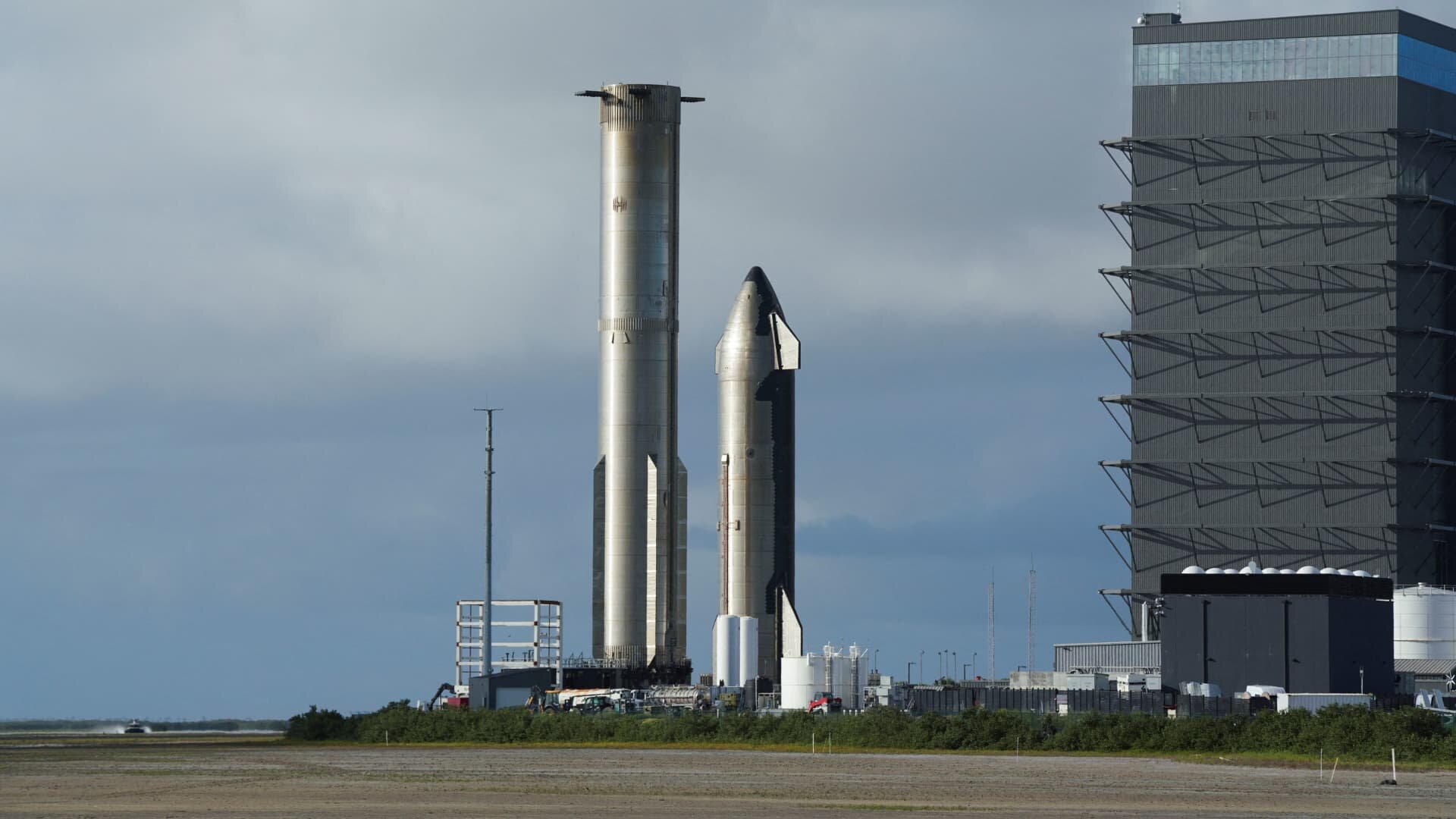 SpaceX aborts Starship test flight, sending stock lower - CNBC