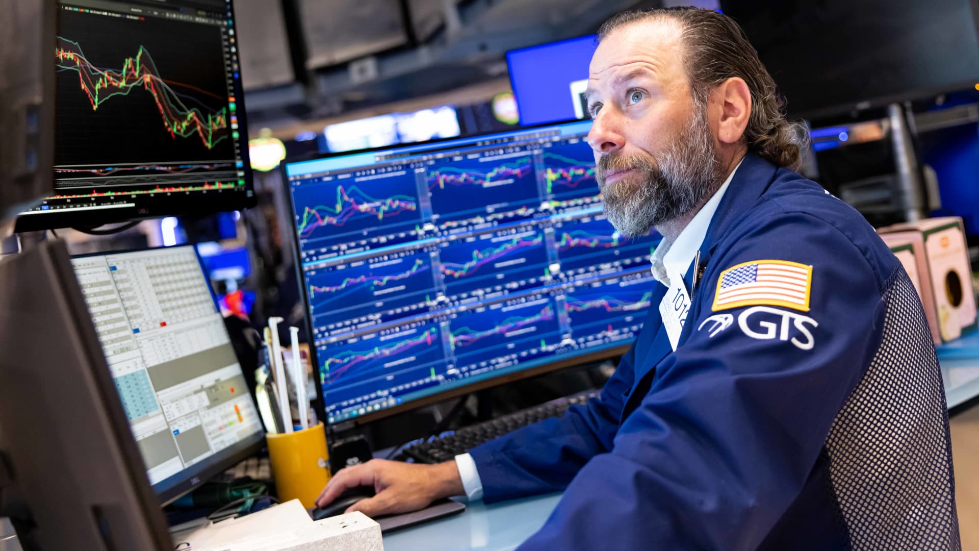 S&P 500 and Nasdaq futures extend gains after a strong week on Wall Street: Live updates - CNBC