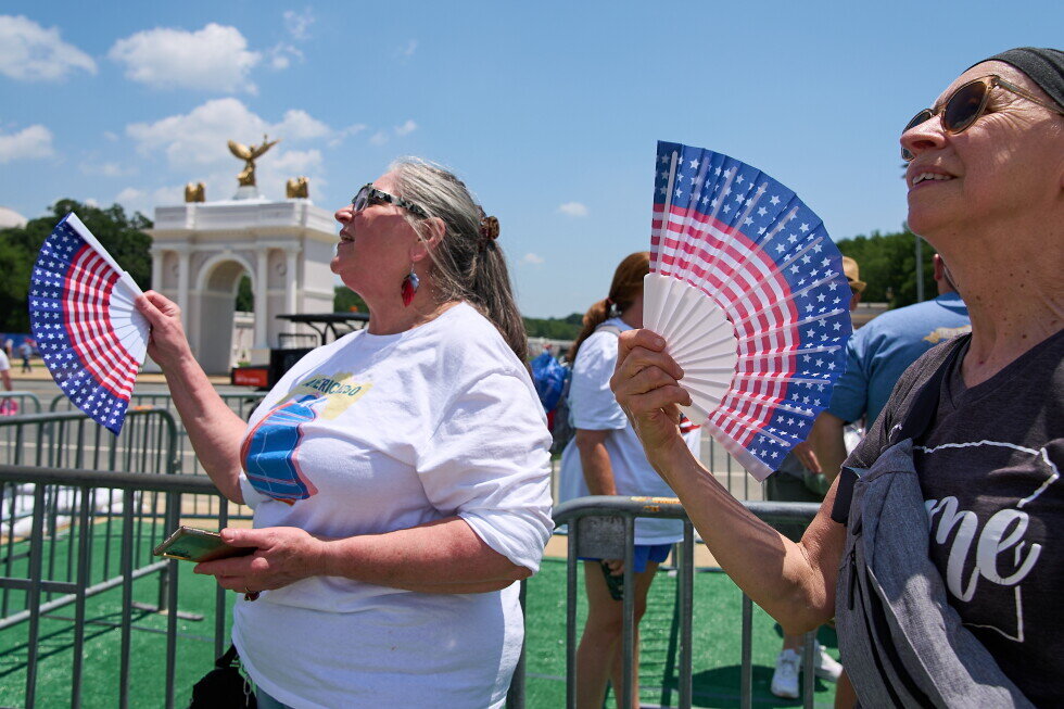 Meteorologists warn week ahead in US will have dangerous temps: 'Heat is not to be played with' - AP News