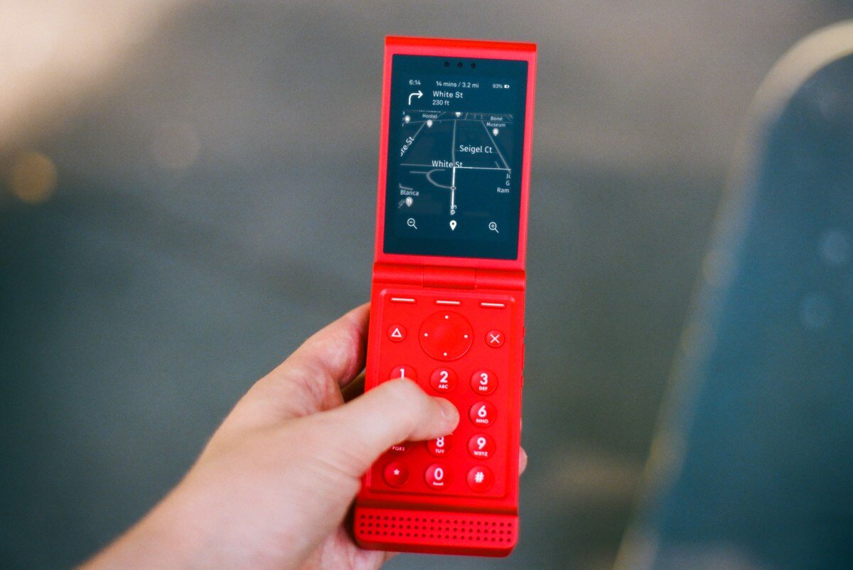 Light made a flip phone — it’s colorful and it’s cheap - TechCrunch