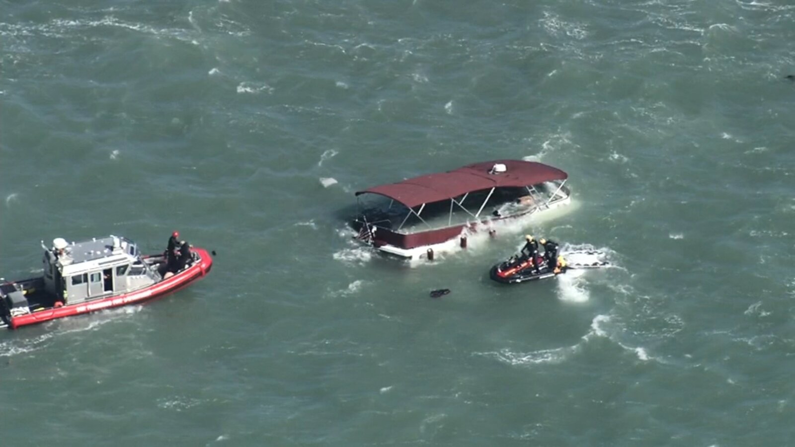 1 killed, 2 missing after boat sinks in San Francisco Bay near Alcatraz; SFFD rescue underway - ABC7 Bay Area