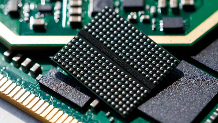 AI stock sell-off deepens as investors dump chipmakers - Financial Times