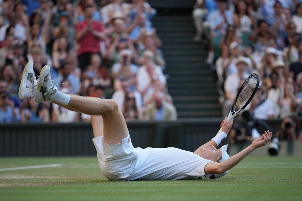 Jannik Sinner beats Alexander Zverev to win Wimbledon again and move on from French Open meltdown - AP News