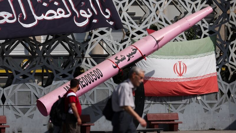 Live updates: Iran war news; US troop deaths raise fears of a wider war as Iran hit by new strikes - CNN