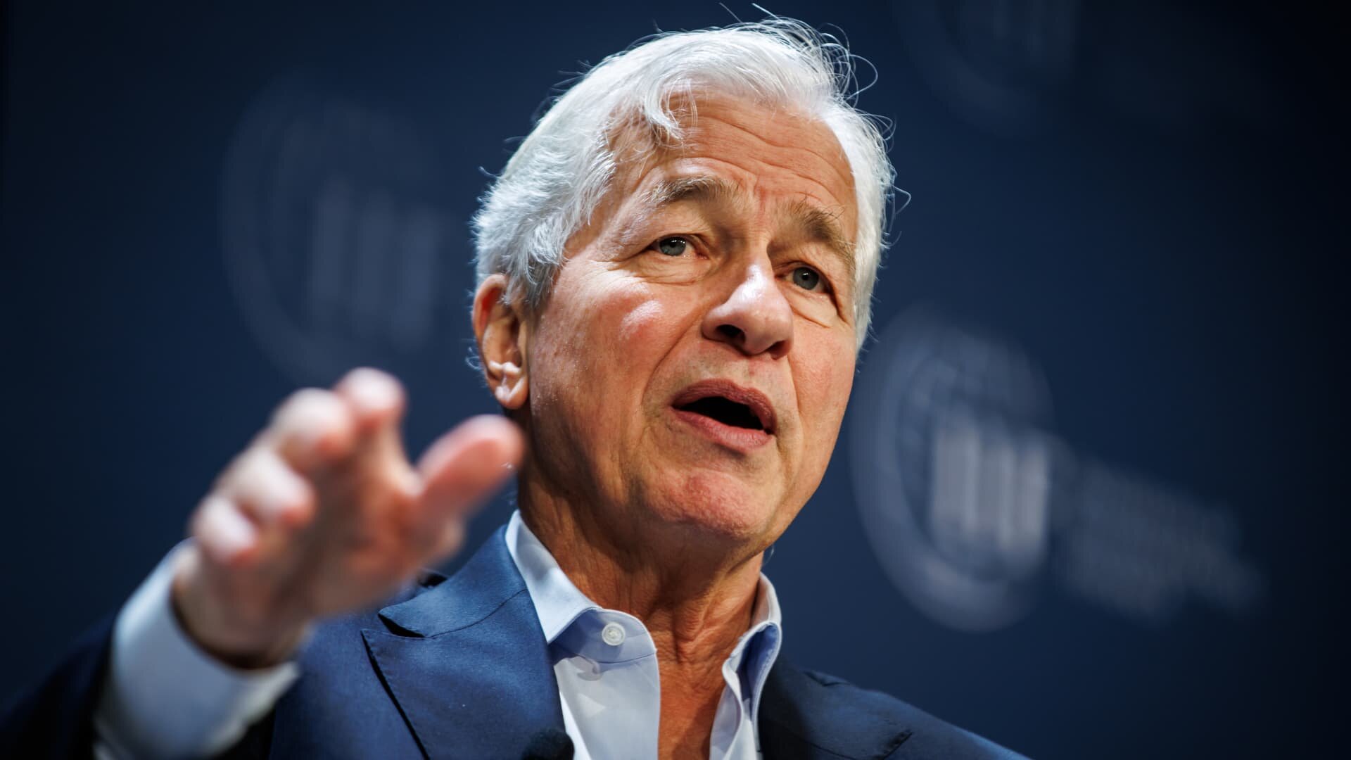 Jamie Dimon says markets underestimate risks and he wouldn't buy stocks or Treasurys at current prices - CNBC
