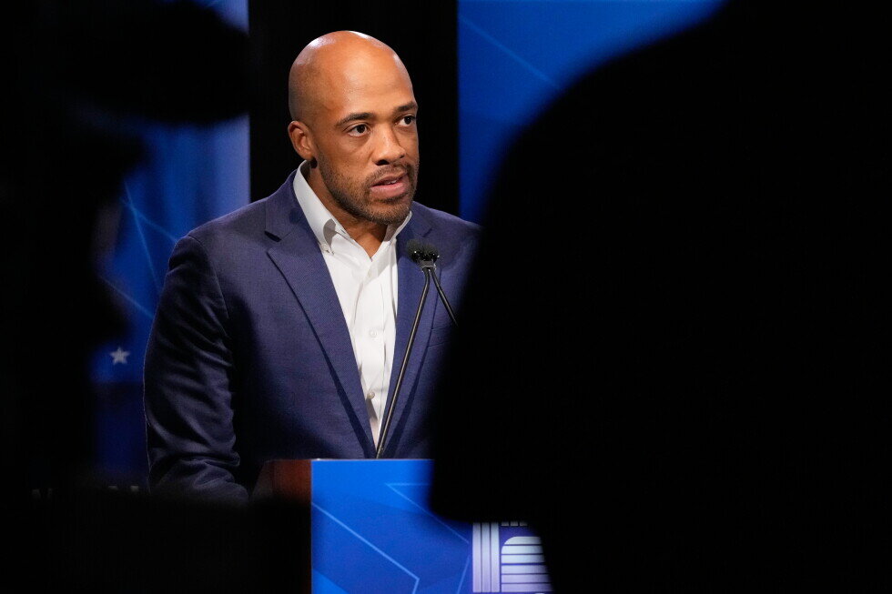 Mandela Barnes drops out of the Democratic primary for Wisconsin governor - AP News