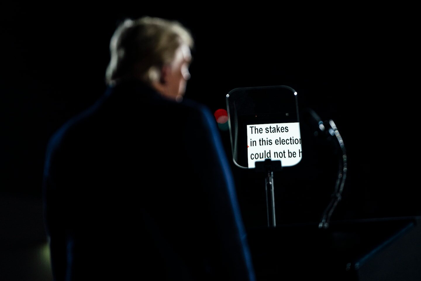 White House teleprompter operator placed on leave after betting on Trump speeches - The Washington Post