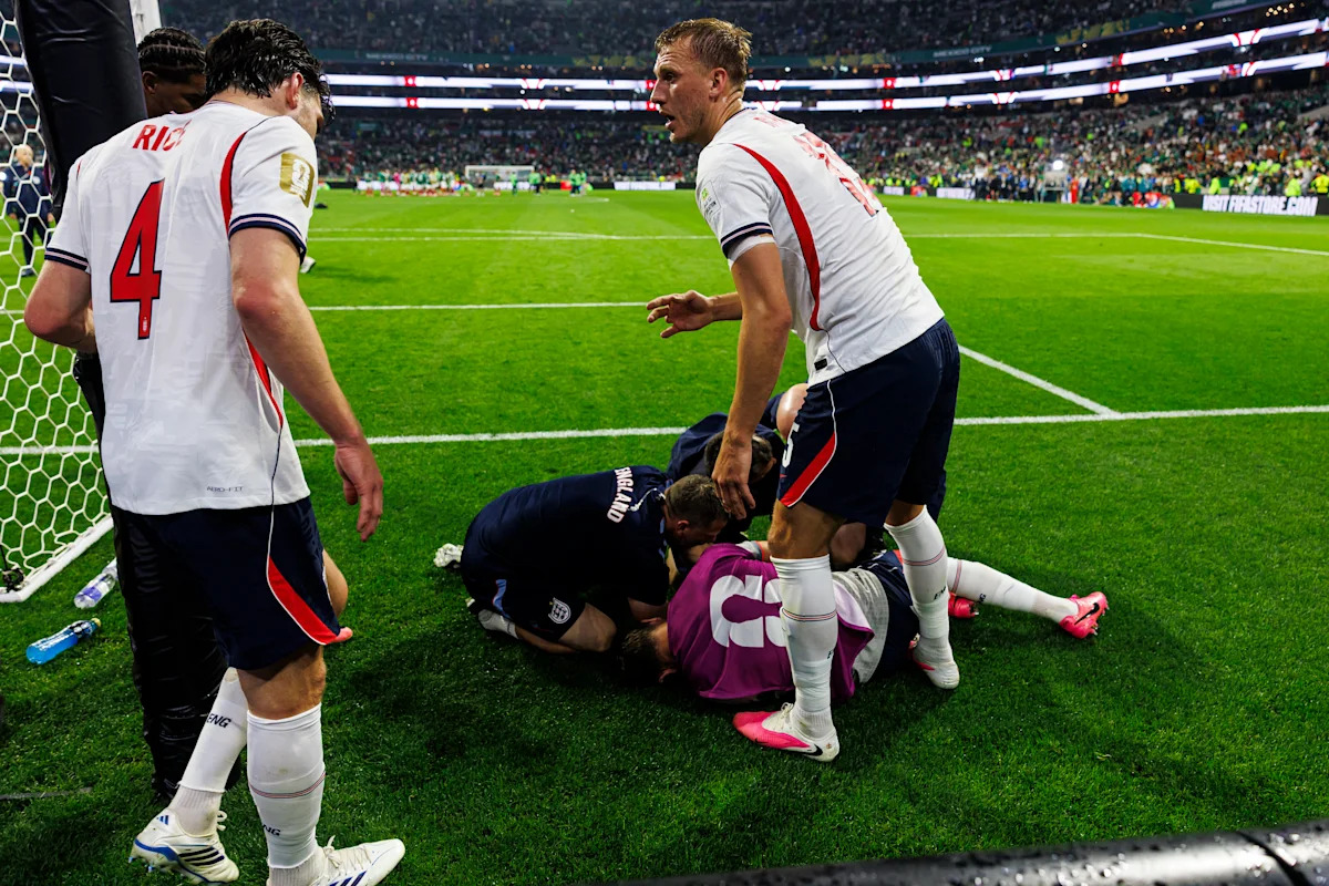 Jordan Henderson to reportedly undergo wrist surgery, miss rest of World Cup after injuring himself while celebrating England's win over Mexico - Yahoo Sports