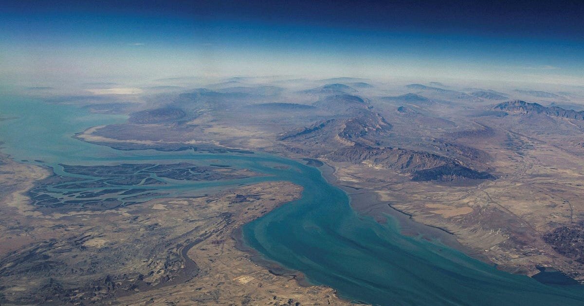 Live updates • All vessels can pass through Strait of Hormuz safely, U.S. military says - Haaretz