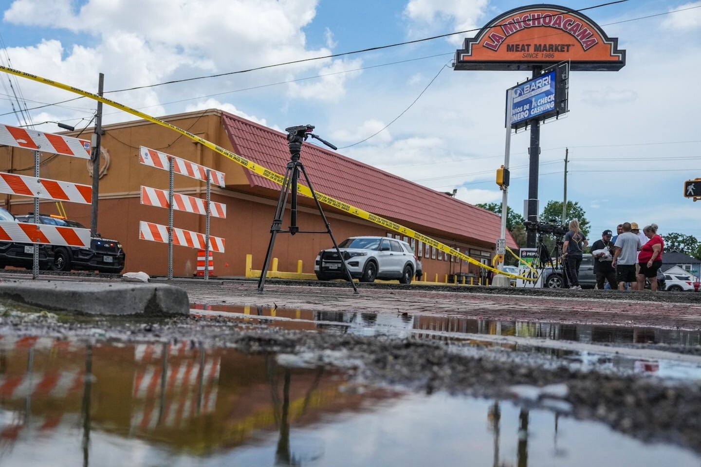 Migrants who saw man killed by ICE in Houston say he did not ram officers - The Washington Post