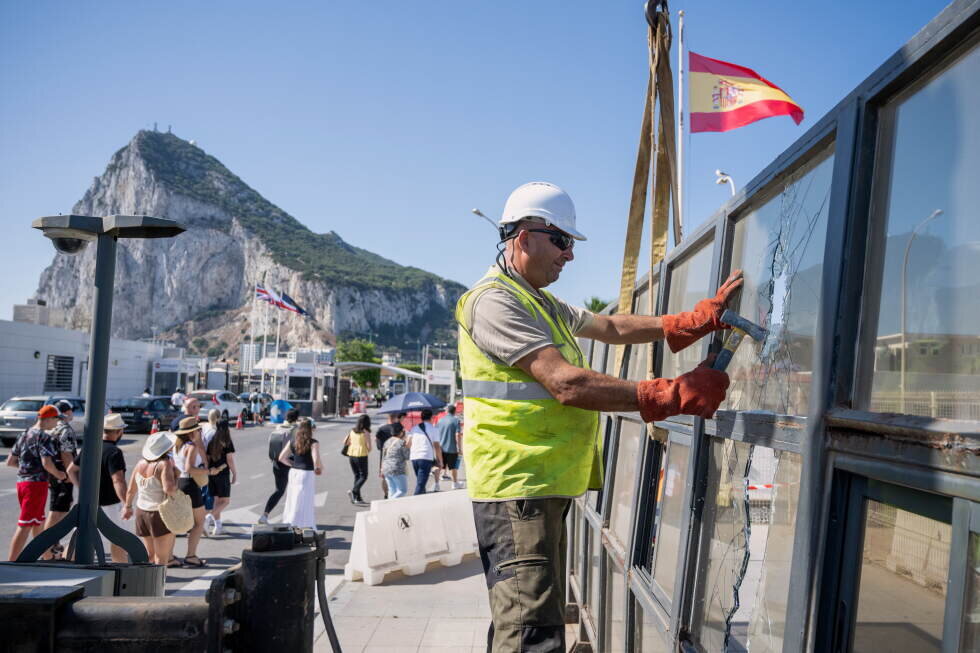 Gibraltar ushers in a new era as British territory’s border fence with Spain is removed - AP News