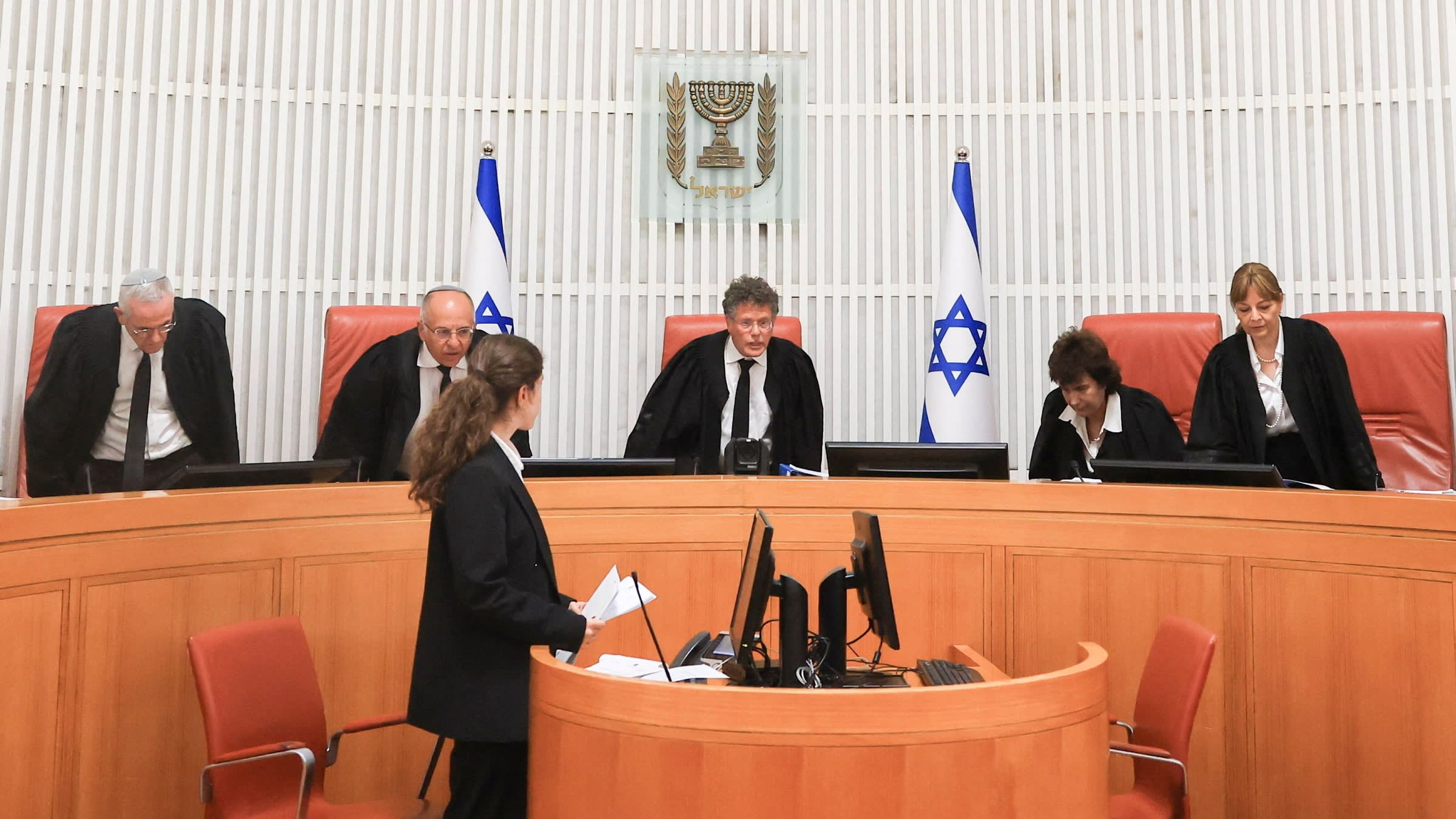 Netanyahu government defies Israel’s top court over TV regulation - Financial Times