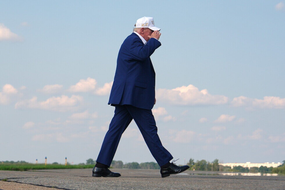 Trump pivots back to sanctions for Iran as other strategies to end his war fizzle - AP News