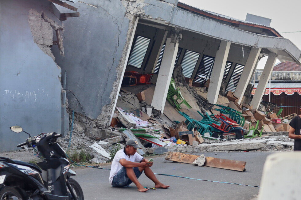 Rescuers in Indonesia recover 6 more bodies in earthquake aftermath, raising death toll to 53 - AP News