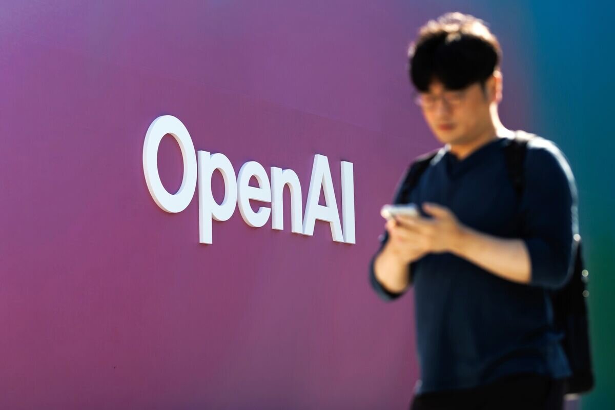 OpenAI’s New Device Will Be Hockey Puck-Sized and Cost Over $300 - Bloomberg.com