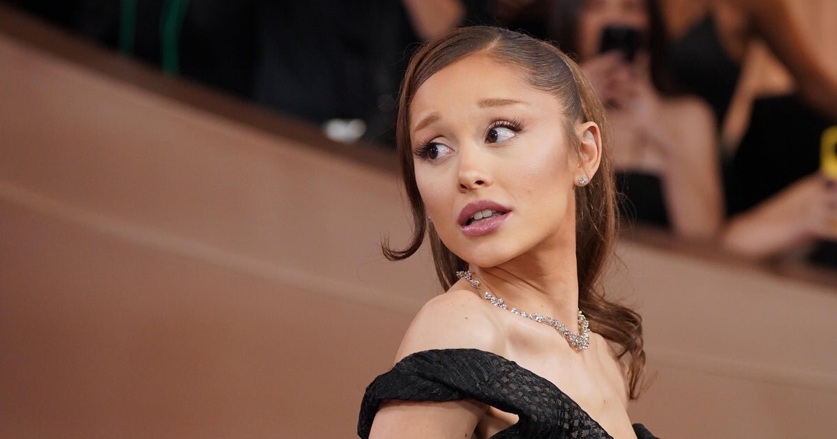 Ariana Grande pulls out of London musical over "endless, ongoing public scrutiny" - CBS News