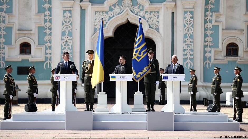Ukraine news: UK PM Burnham arrives in Kyiv to show support - DW.com