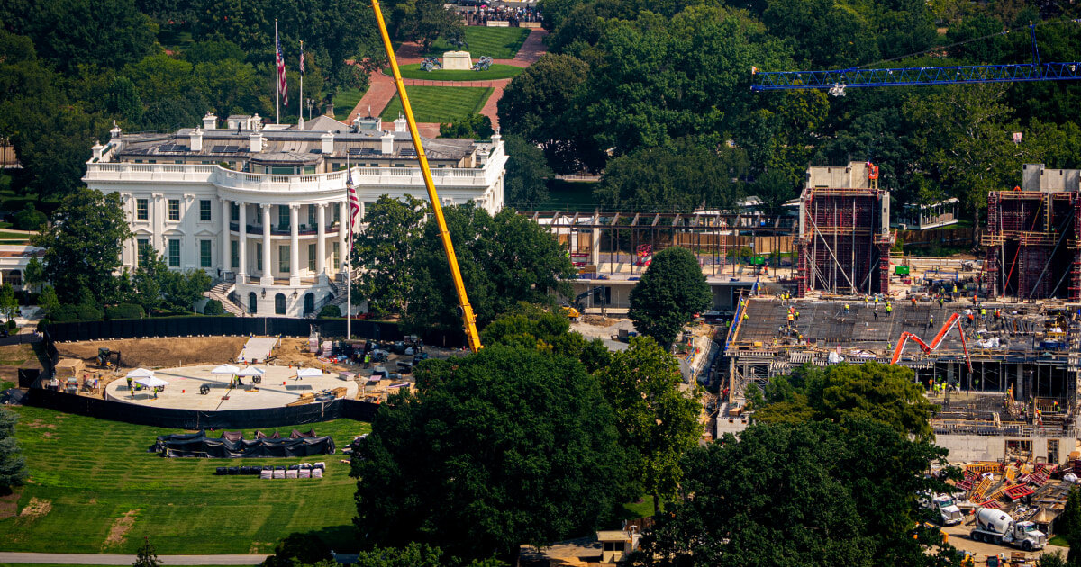 Supreme Court temporarily allows Trump ballroom construction to continue - NBC News