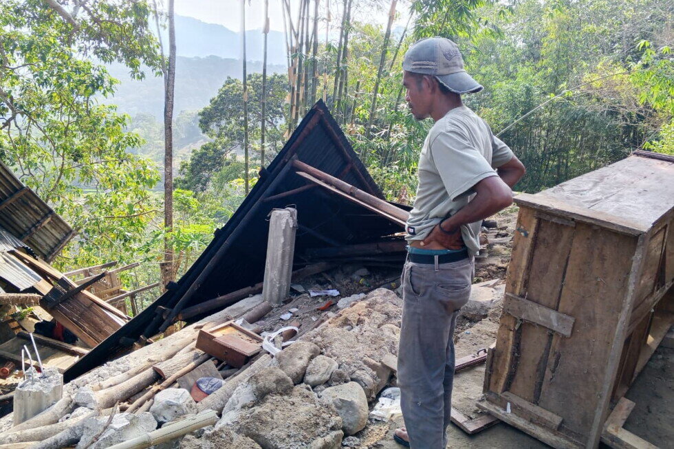 Magnitude 7.7 earthquake strikes off Indonesia's coast, toppling buildings and killing at least 5 - AP News