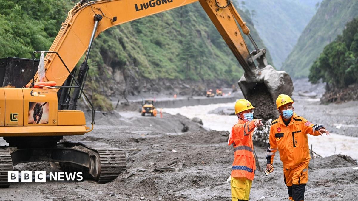 Nepal-Tibet floods: China suspends rescue efforts at border due to risk of second flood - BBC