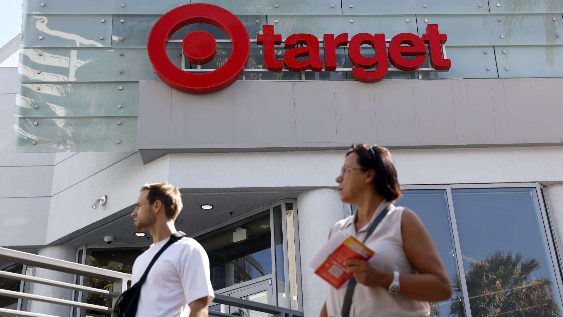 The 'choose your own adventure' earnings: Why retailers are handling tariff refunds so differently - CNBC